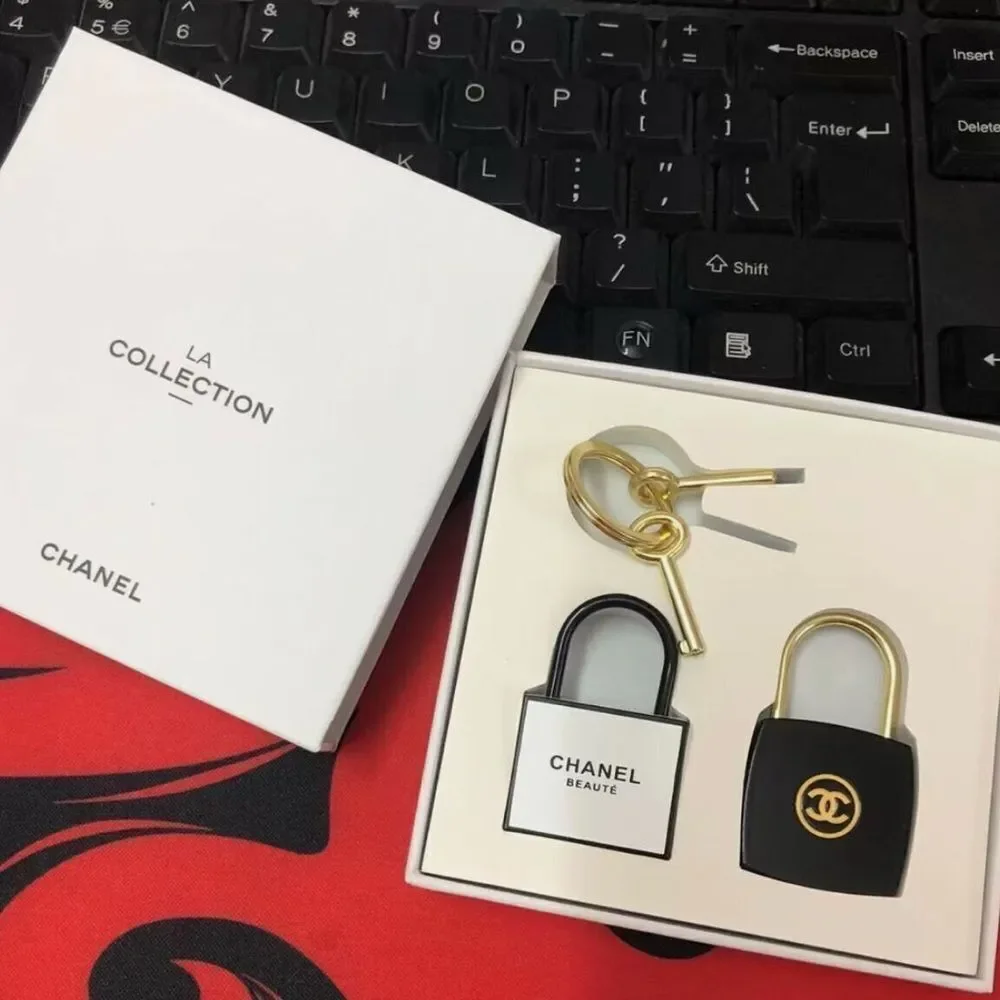 Chanel White La Collection Accessory